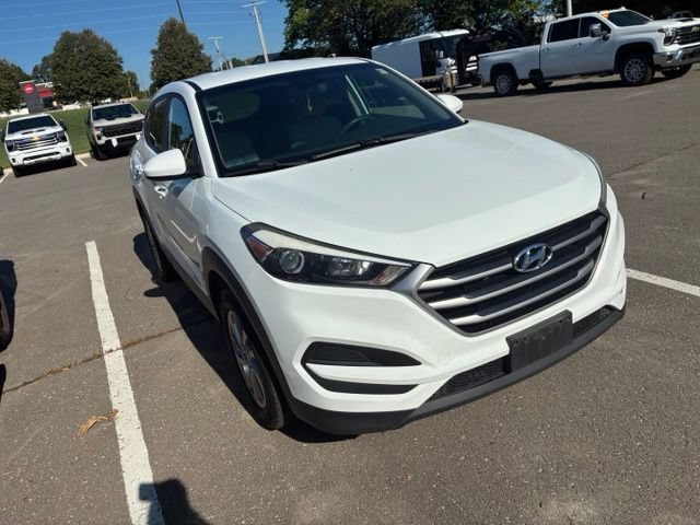 Used 2018 White Hyundai SE image 4