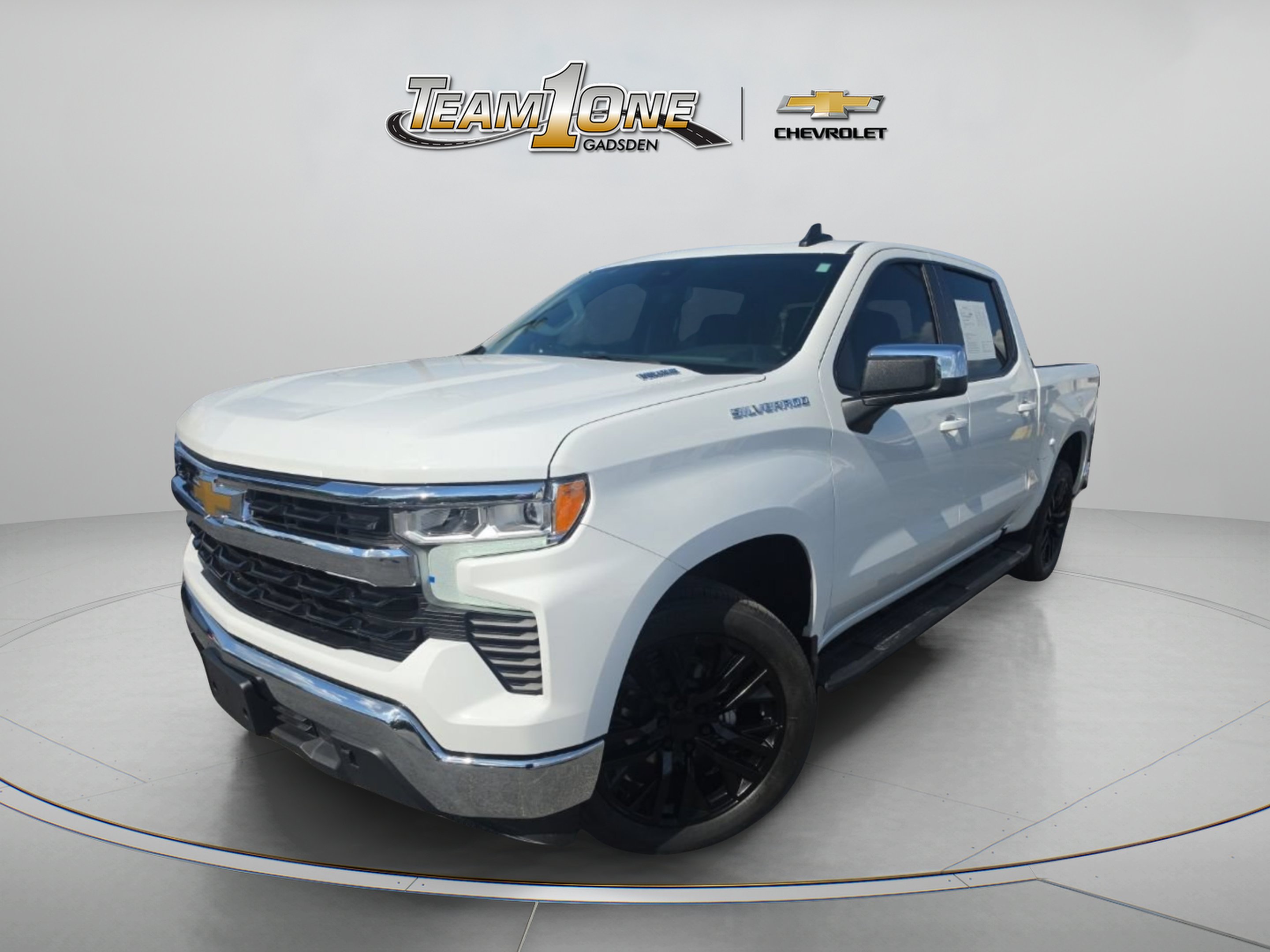 Used 2025 Summit White Chevrolet LT image 3