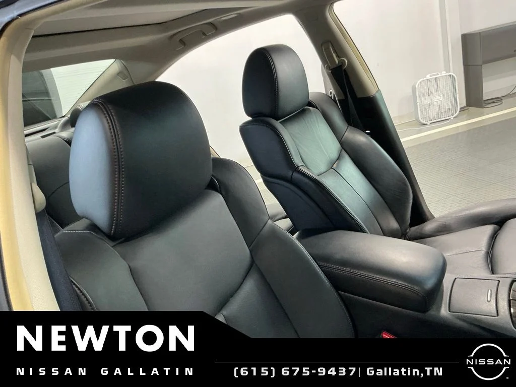 Used 2014 Super Black Nissan 3.5 SV image 18