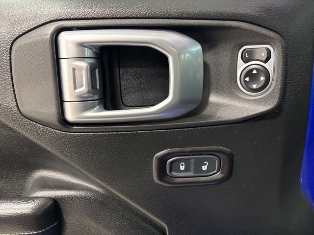Used 2020 Ocean Blue Metallic Clearcoat Jeep Sport S image 19