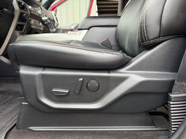 Used 2020  Ford Lariat image 23