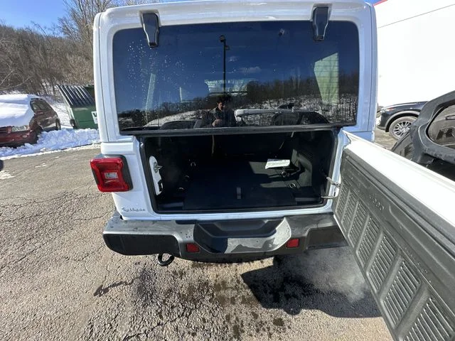 Used 2021 White Jeep Unlimited Sahara image 22