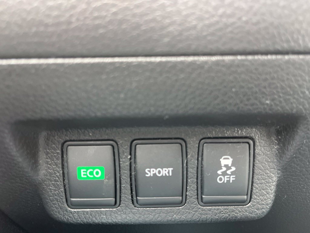 Used 2015 Silver Nissan SV image 23