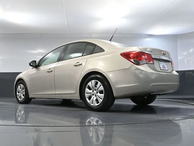 2013 Chevrolet Cruze LS - Photo 44