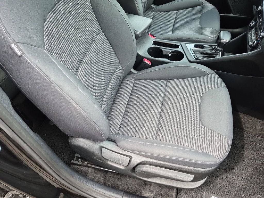 Used 2022 Black Kia LXS image 23
