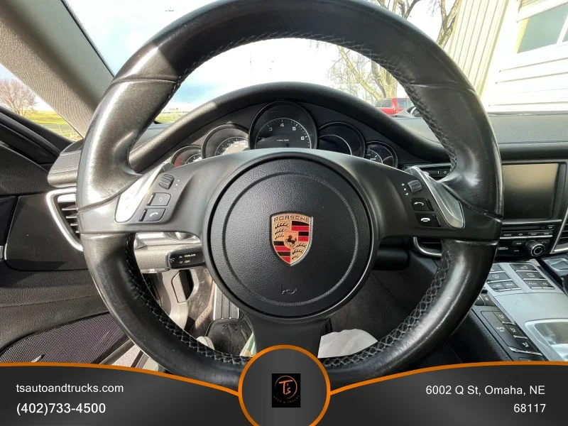 2016 Porsche Panamera Base - Photo 17