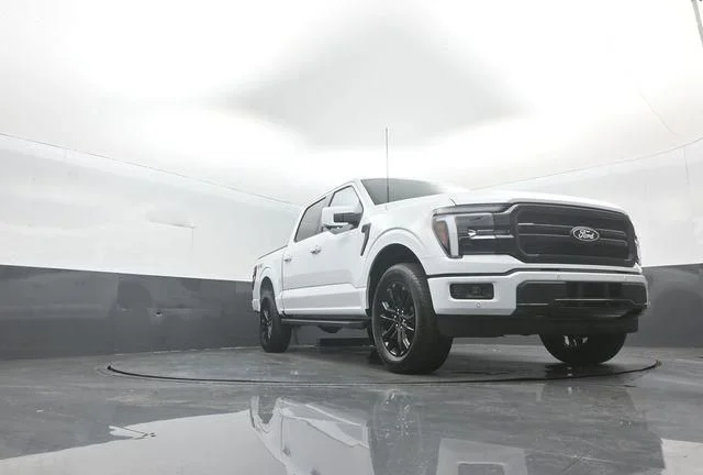 New 2026 Oxford White Ford Lariat® image 32
