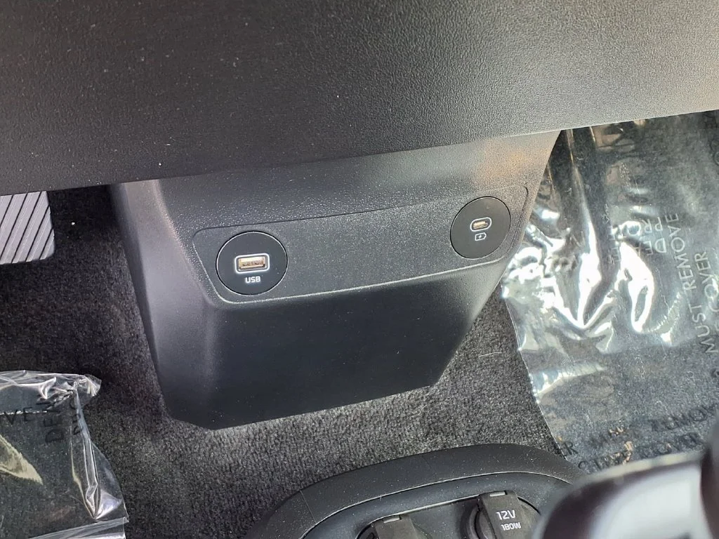 Certified Used 2023 Red Kia Wind image 25