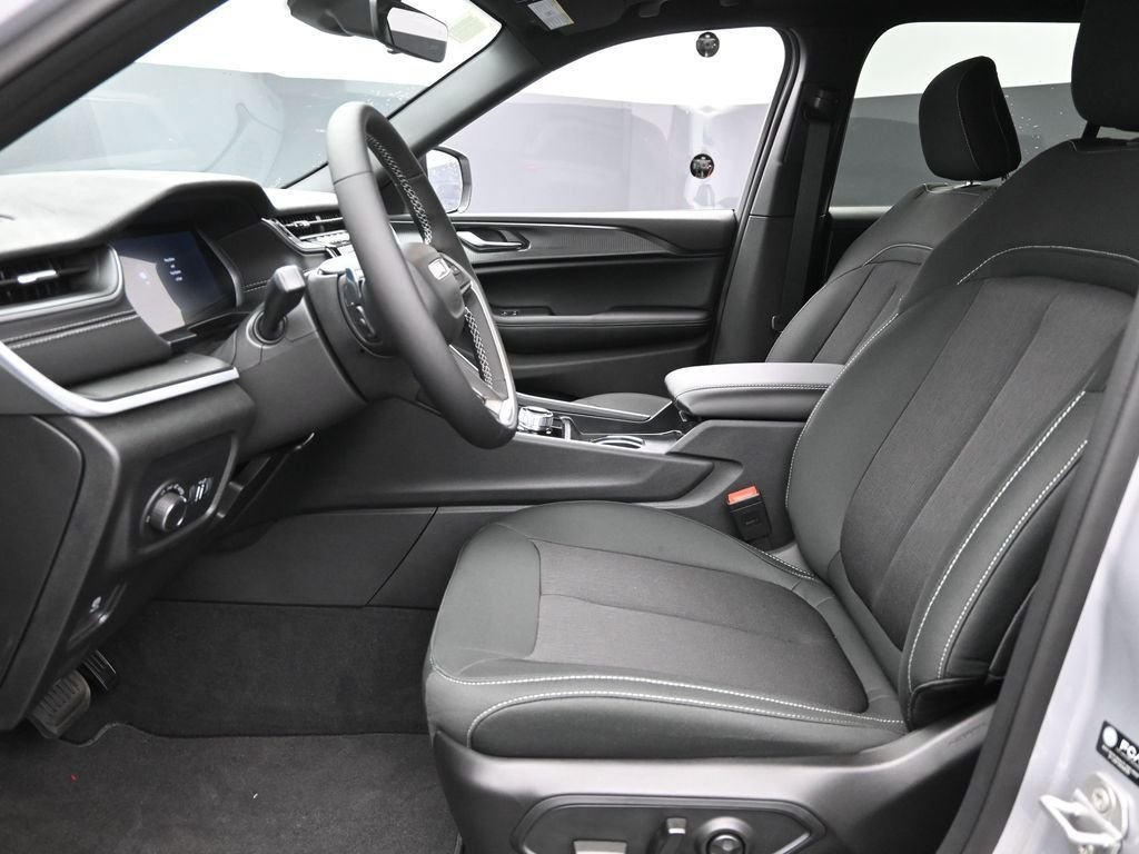 2025 Jeep Grand Cherokee Laredo - Photo 16