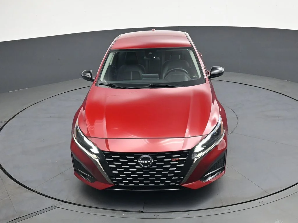 Used 2025 Red Nissan 2.5 SR image 33