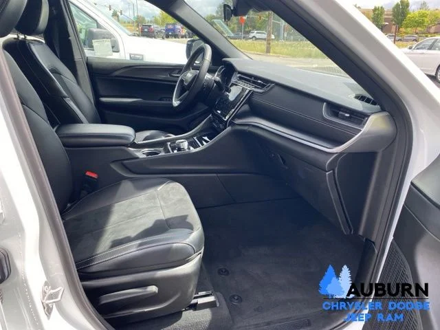 Used 2025 White Jeep Altitude image 15