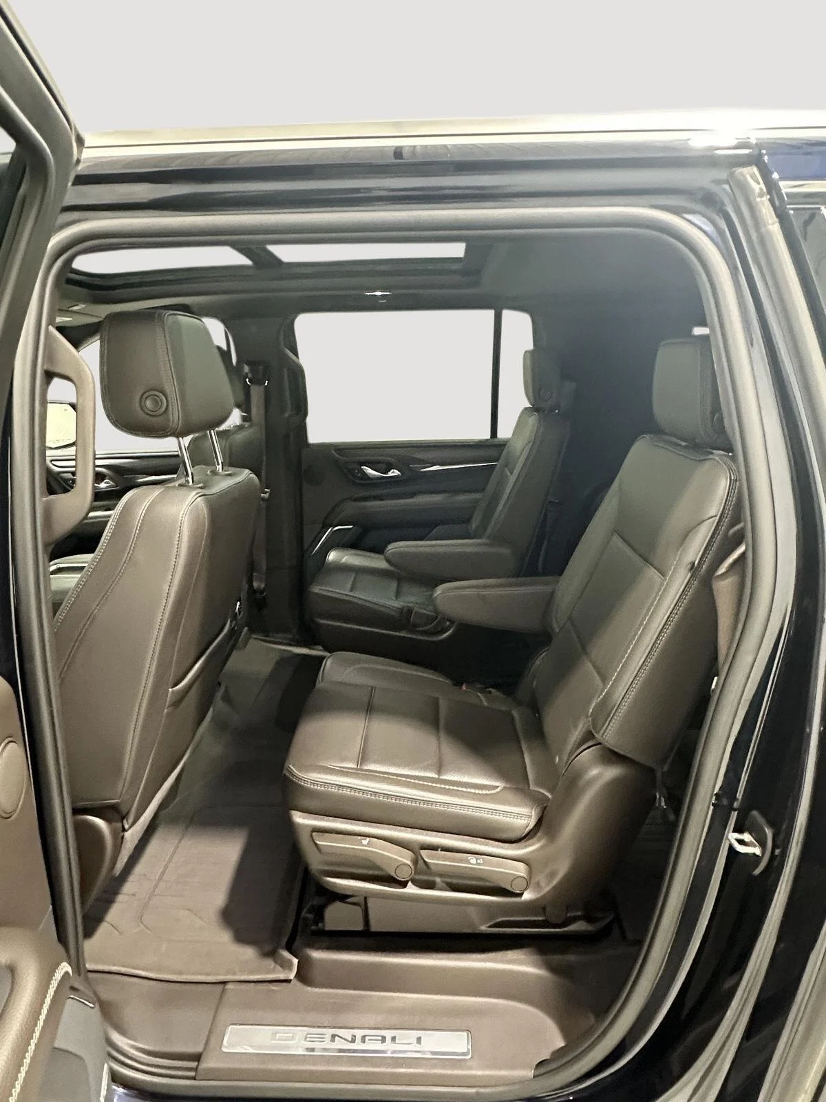 Used 2023 Midnight Blue Metallic GMC Denali image 22