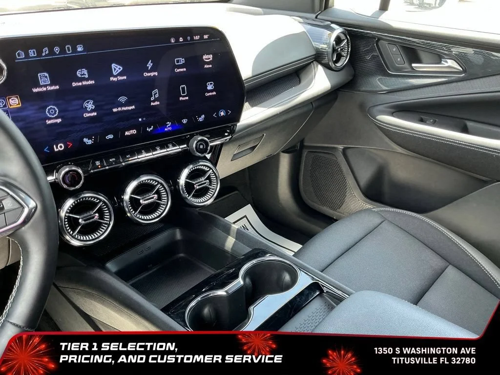 Used 2025 Summit White Chevrolet LT image 36