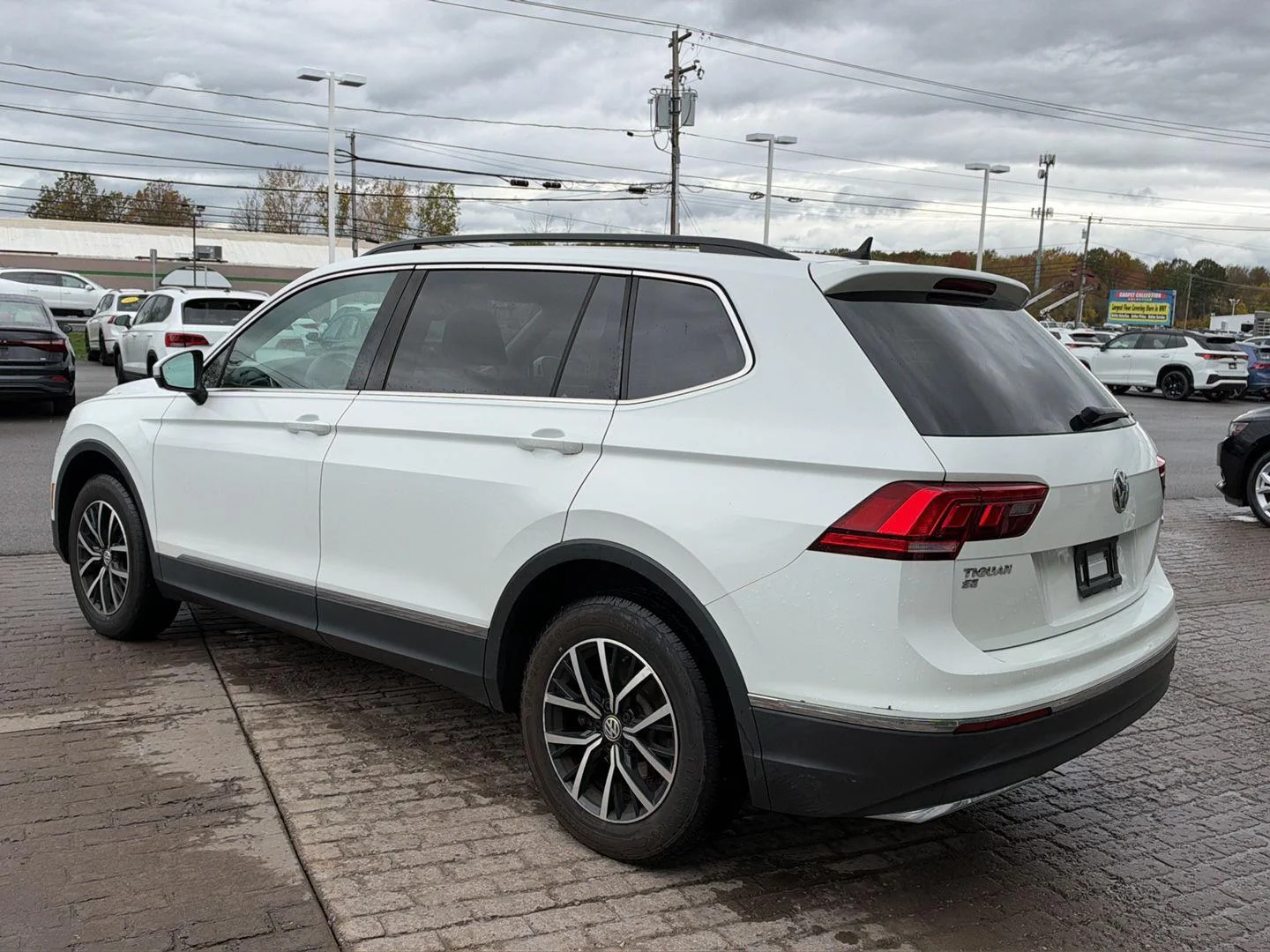 Used 2021 Pure White Volkswagen SE image 4