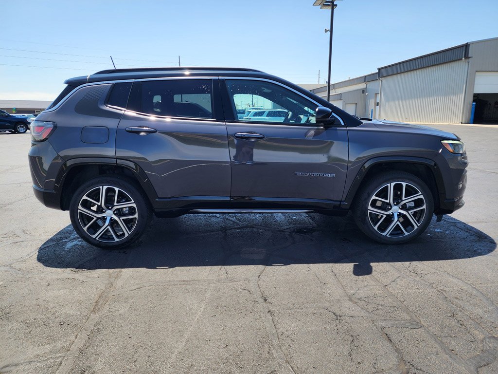 Used 2024 Baltic Gray Metallic Clearcoat Jeep Limited image 4
