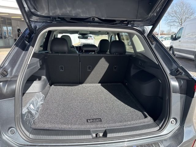 New 2026 Platinum Gray Volkswagen SE image 9