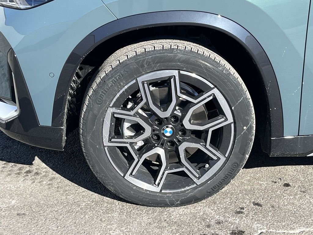 Used 2026 Green Metallic BMW xDrive28i image 10