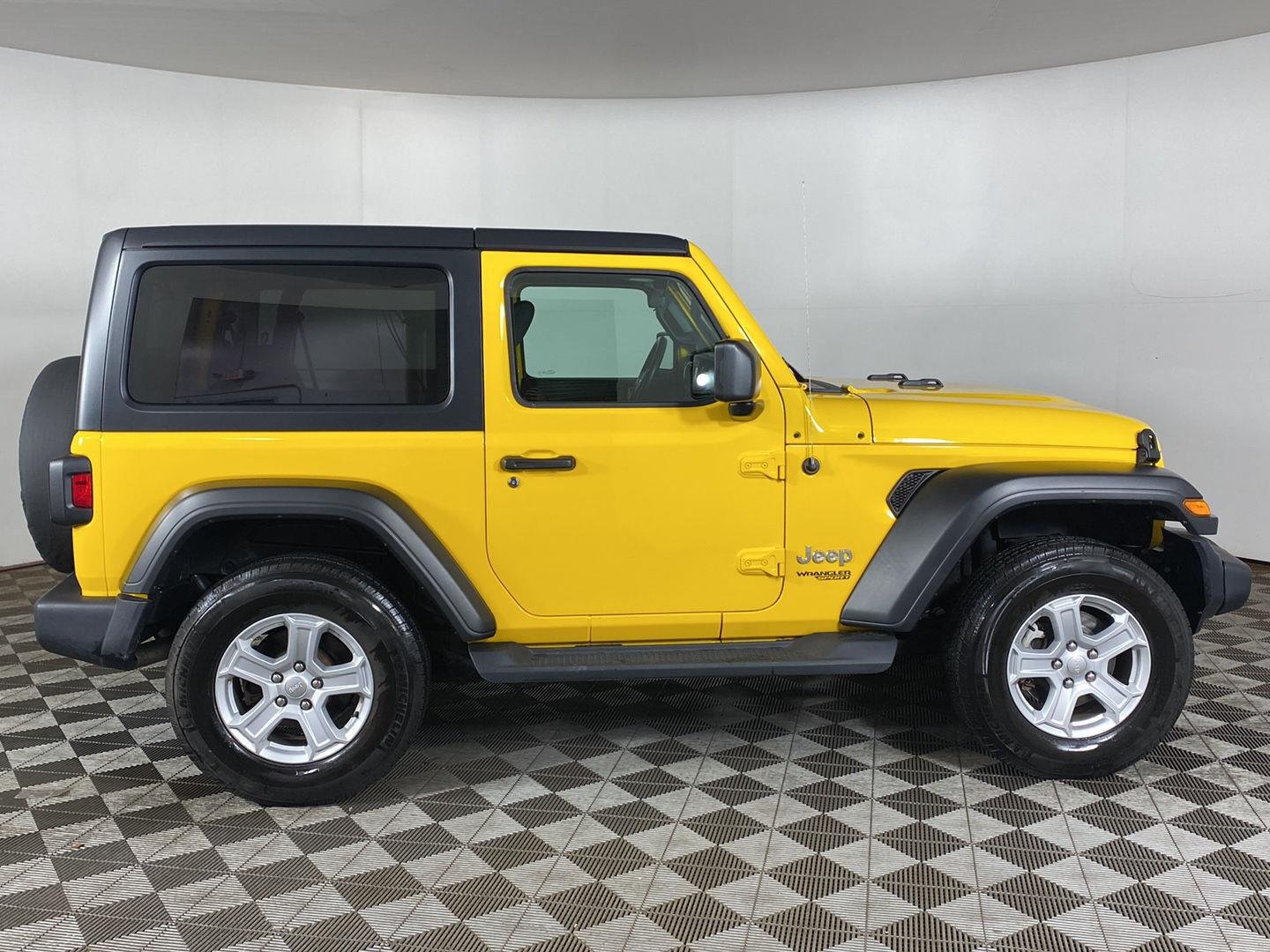 Used 2019 Hellayella Clearcoat Jeep Sport S image 19