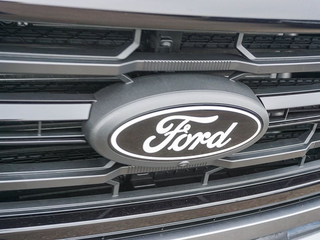 New 2026 Carbonized Gray Metallic Ford XLT image 11