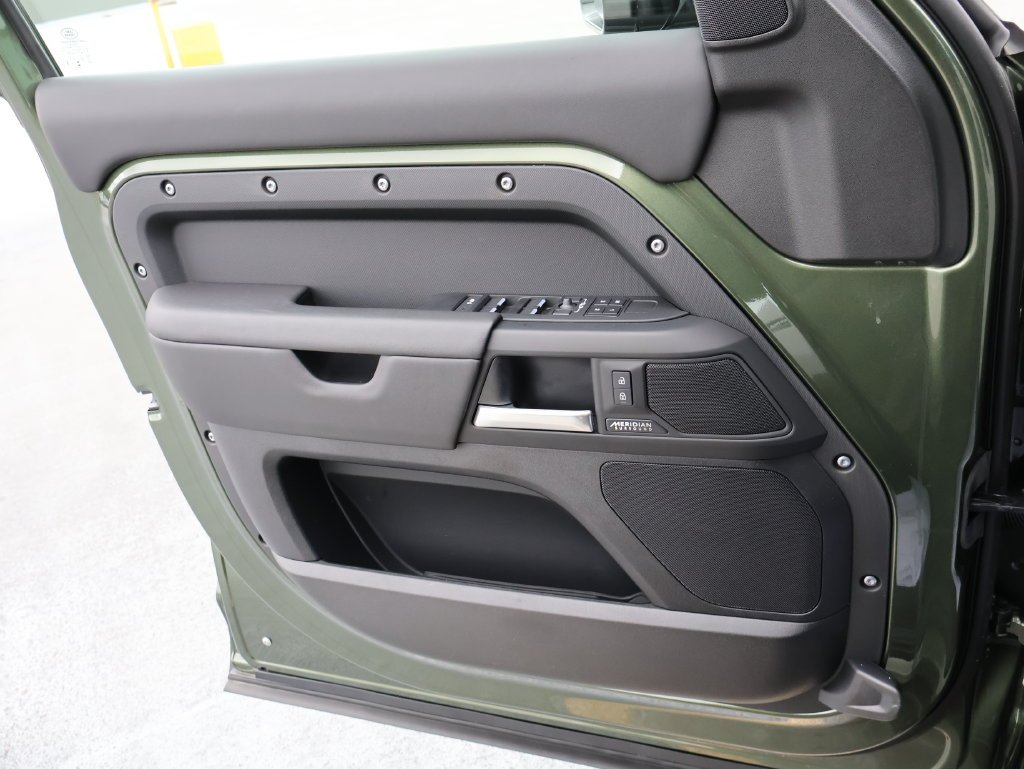 Used 2026 Woolstone Green Metallic Land Rover X-Dynamic SE image 35