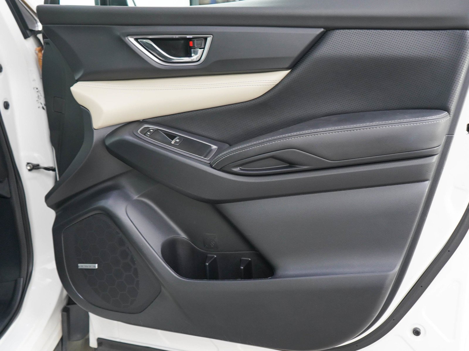Used 2021 Crystal White Pearl Subaru Limited image 11