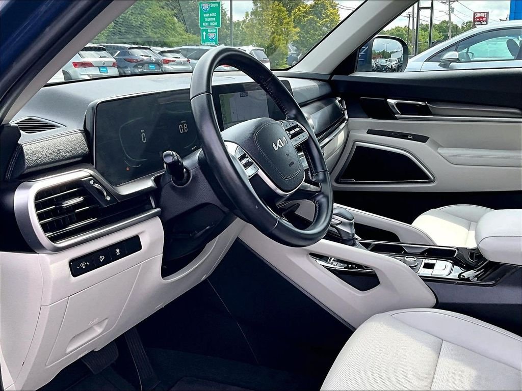 Used 2024 Black Kia S image 8