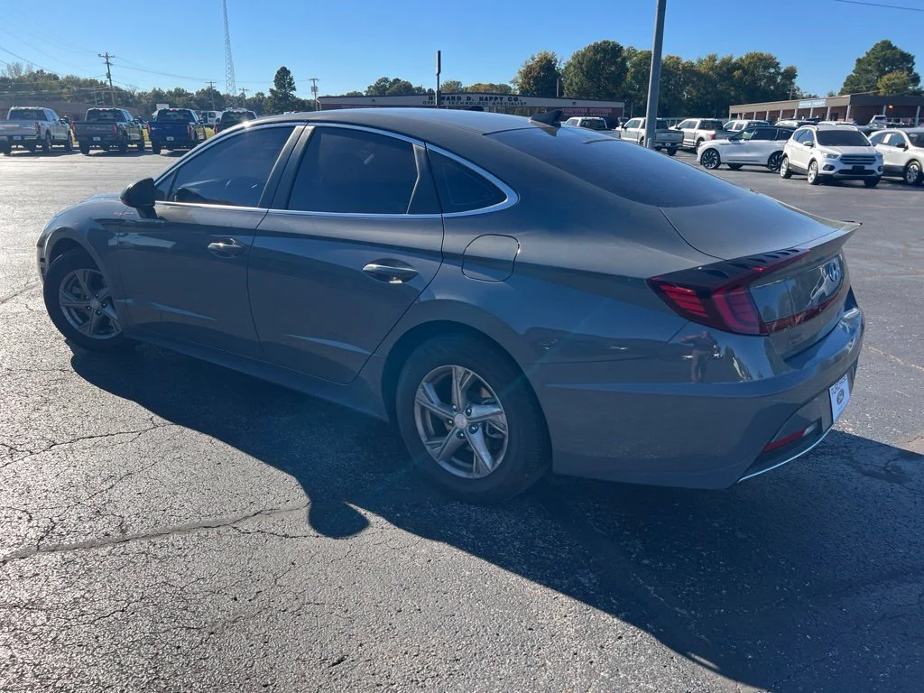 Used 2020 Gray Hyundai SE image 5