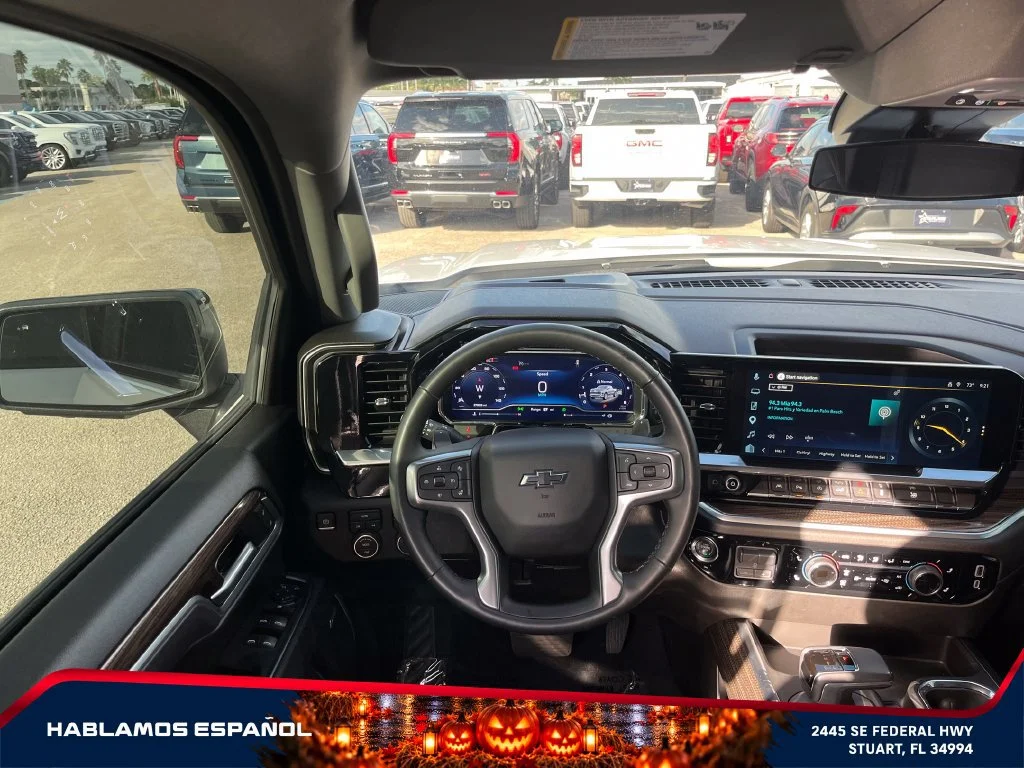 Used 2025 Summit White Chevrolet RST image 13