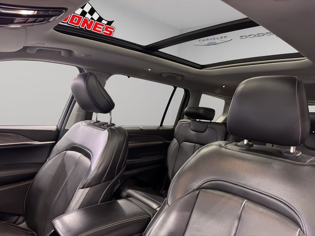 Used 2023 Bright White Clearcoat Jeep Limited image 5