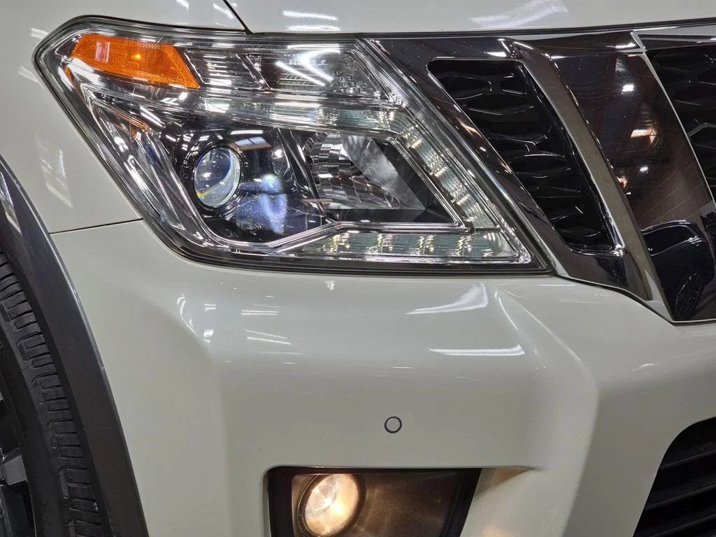 Used 2017 White Nissan SL image 12