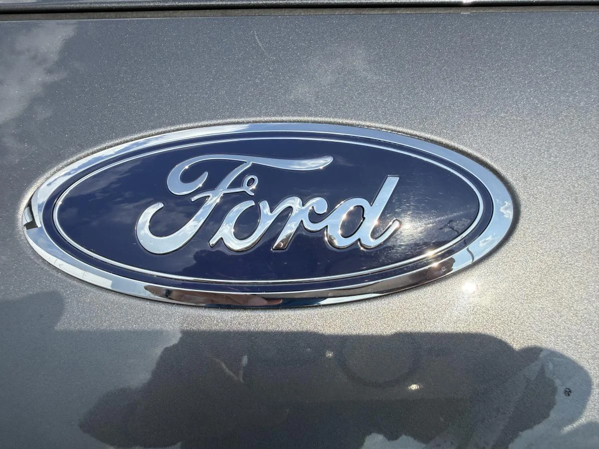 Used 2022 Grey Ford Titanium Awd image 11