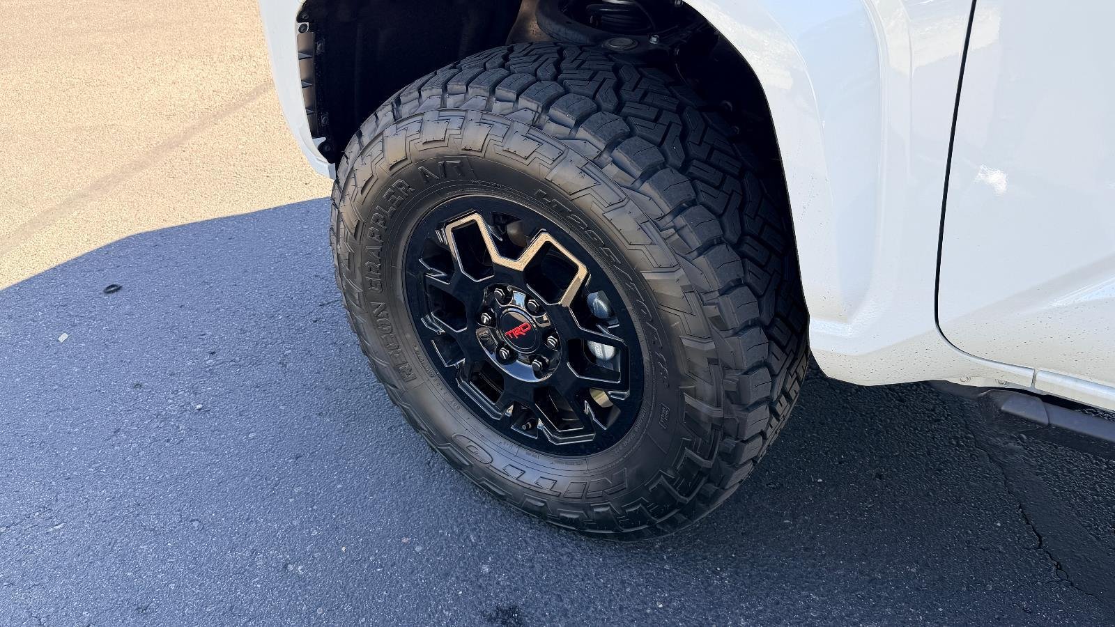 2025 Toyota Tacoma SR5 - Photo 9