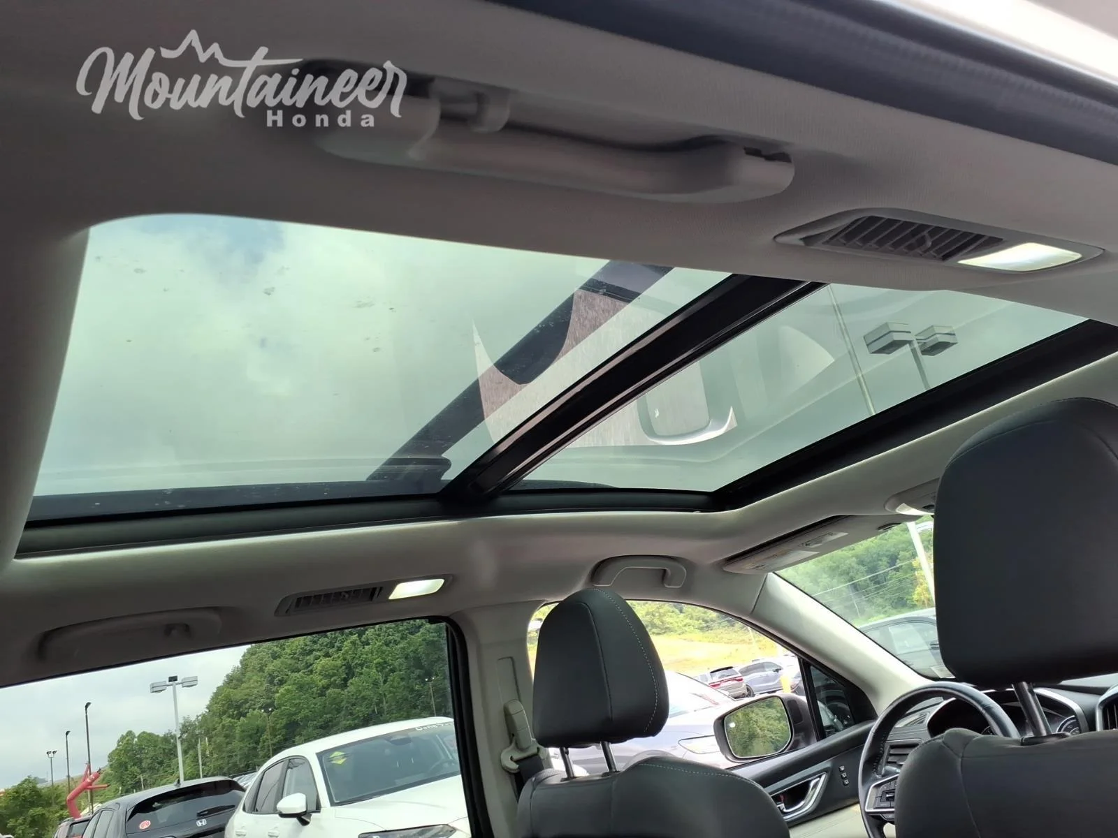 Used 2022 Crystal White Pearl Subaru Limited image 33