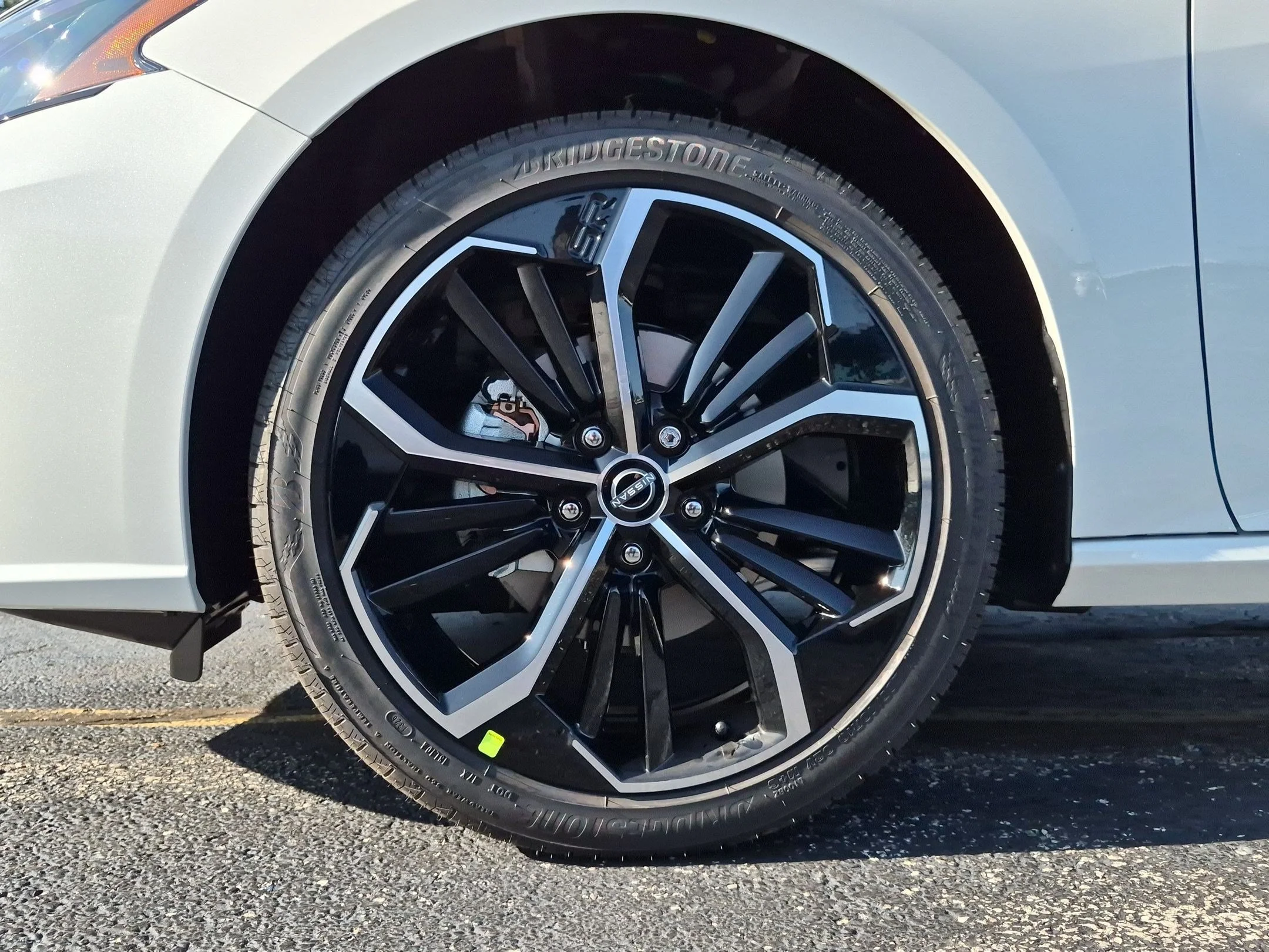 New 2026 Pearl White/Super Black Nissan 2.5 SR image 10
