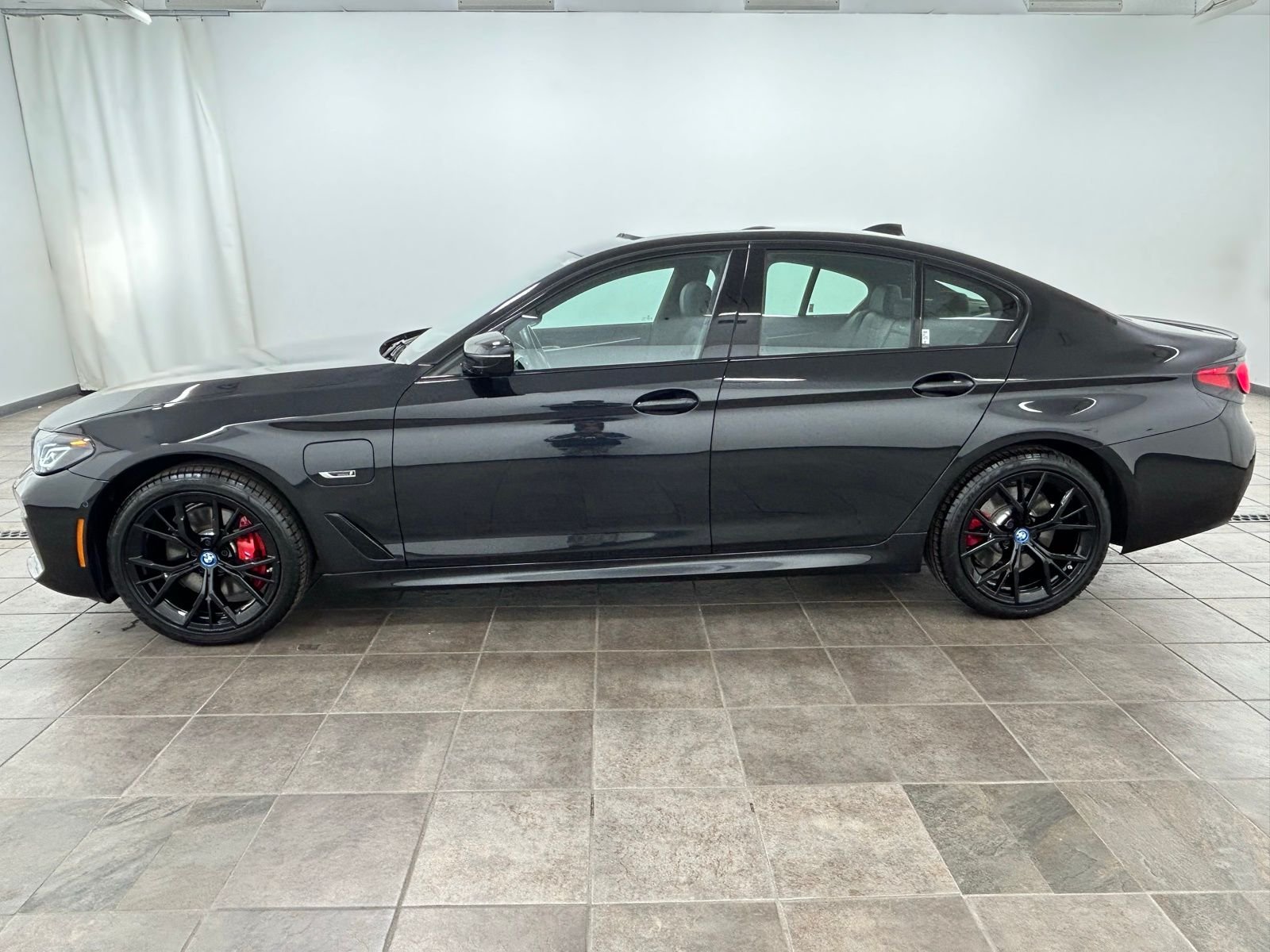 Used 2023 BMW 5 Series 530e with VIN WBA33AG06PCM00019 for sale in Elmhurst, IL