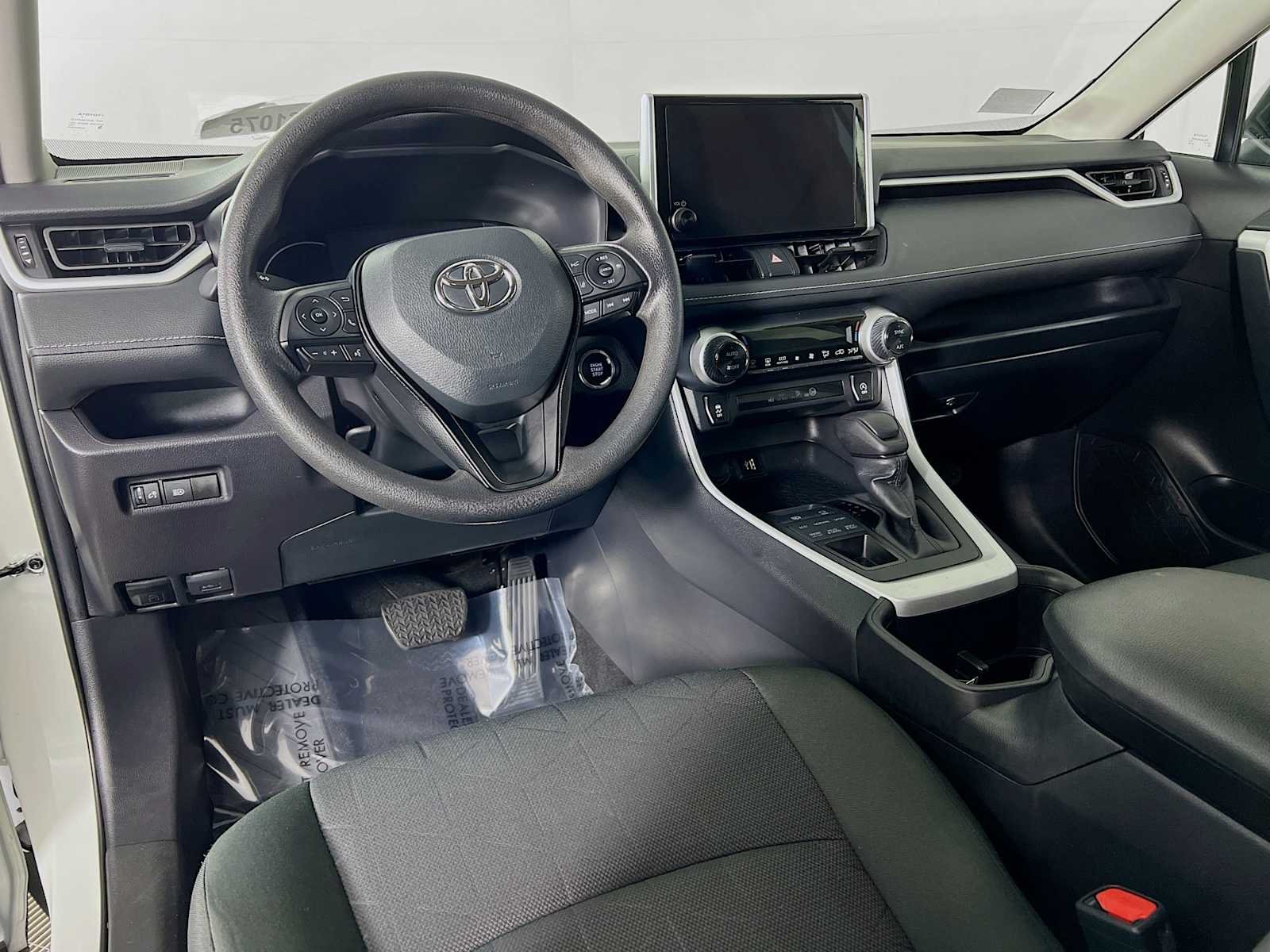 Used 2025 Ice Cap Toyota XLE image 9
