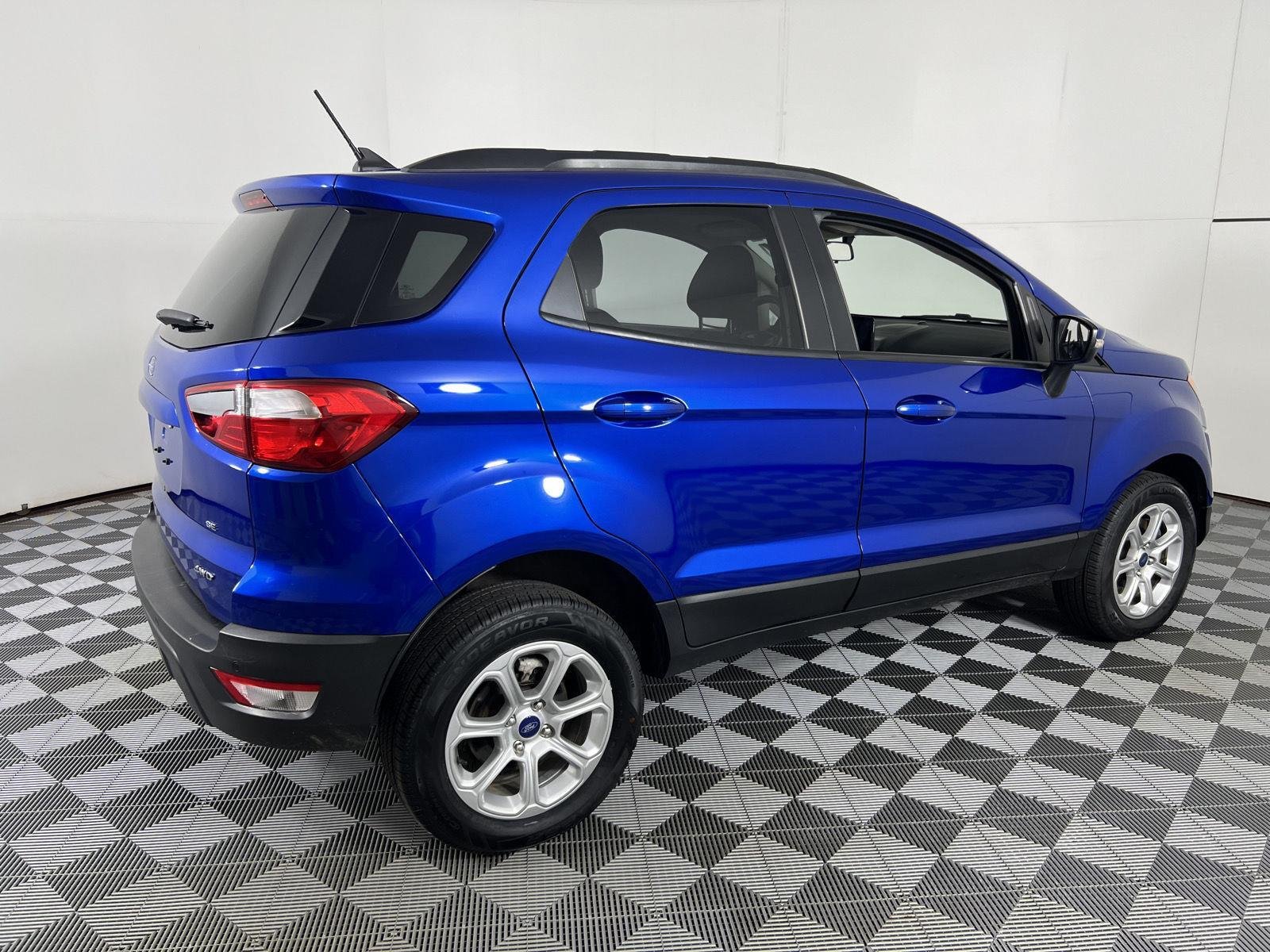 Used 2022 Lightning Blue Ford SE image 11