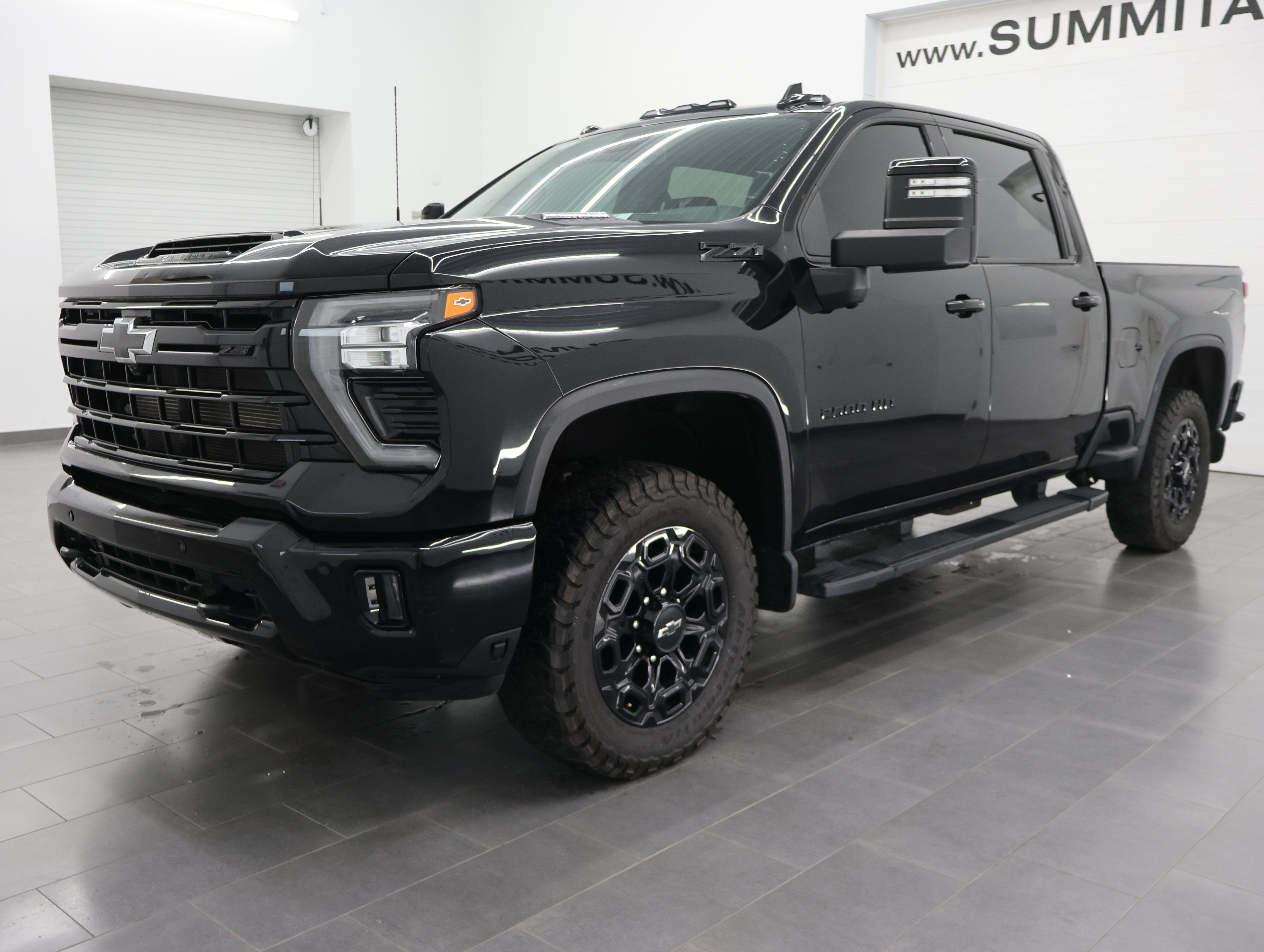 Used 2024 Black Chevrolet 4x4 Crew Cab LTZ Z71: CREW-SHORT-LTZ-MIDNIGHT-CONVENIENCE II-DIESEL-1 OWNER image 7