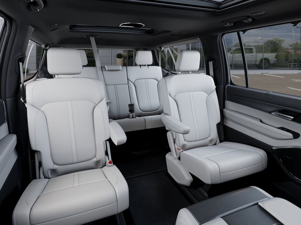 New 2026 Silver-Zynith Exterior Paint Jeep Limited Reserve image 15