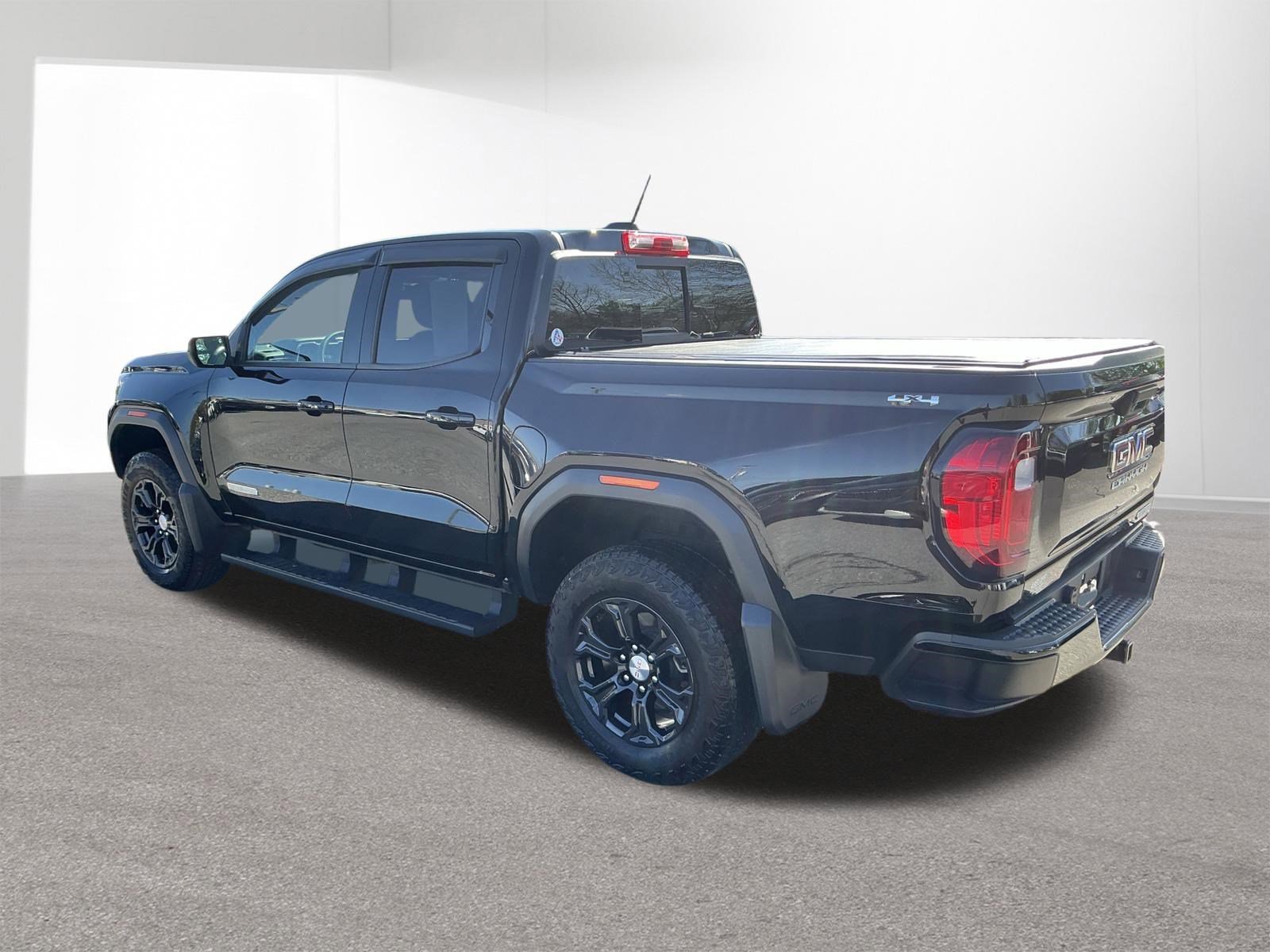 Used 2024 Onyx Black GMC 4WD Elevation image 5