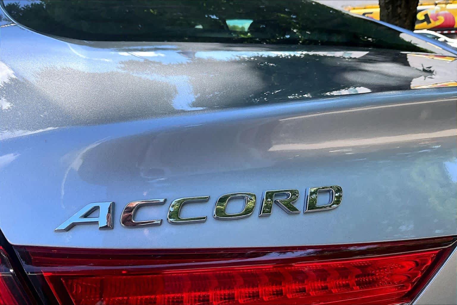 Used 2020 Lunar Silver Metallic Honda EX-L image 31