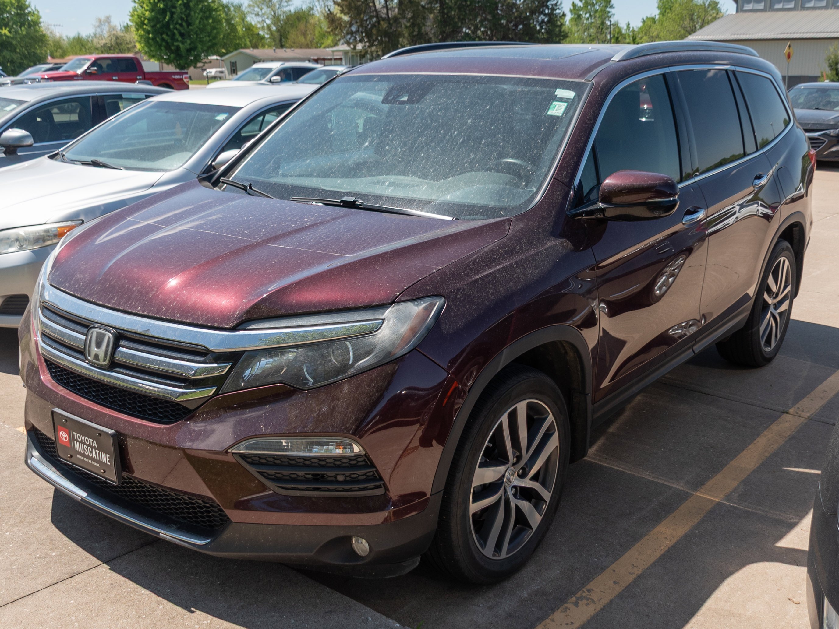 Used 2017 Maroon Honda Elite image 4