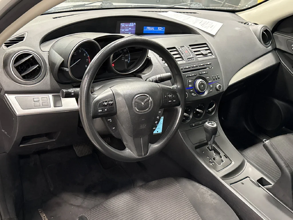 Used 2013 White Mazda i Sport image 5