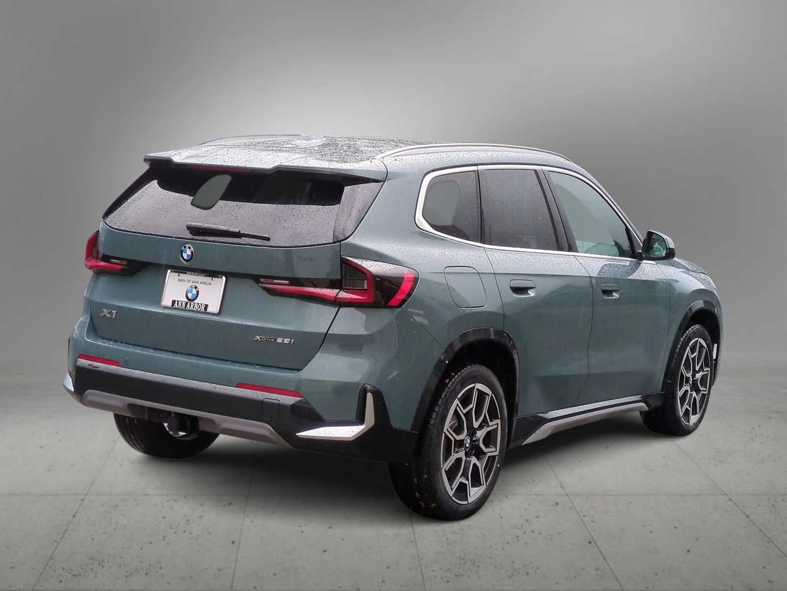 New 2026 Cape York Green Metallic BMW xDrive28i image 8