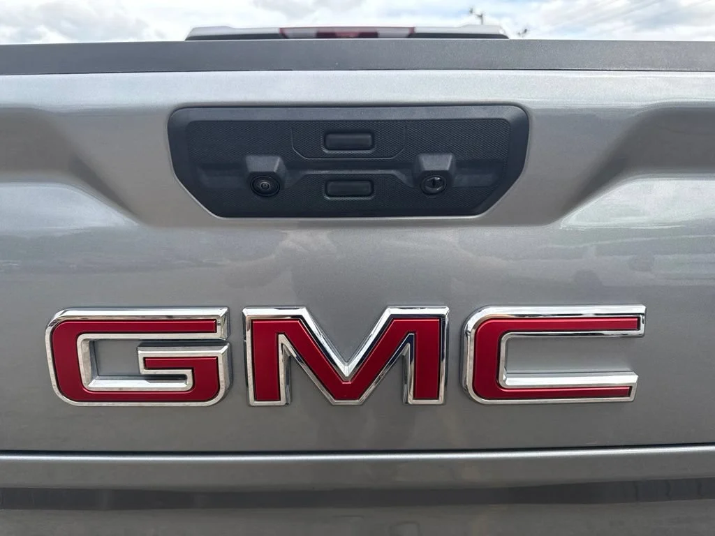 Used 2025 Sterling Metallic GMC Denali image 31