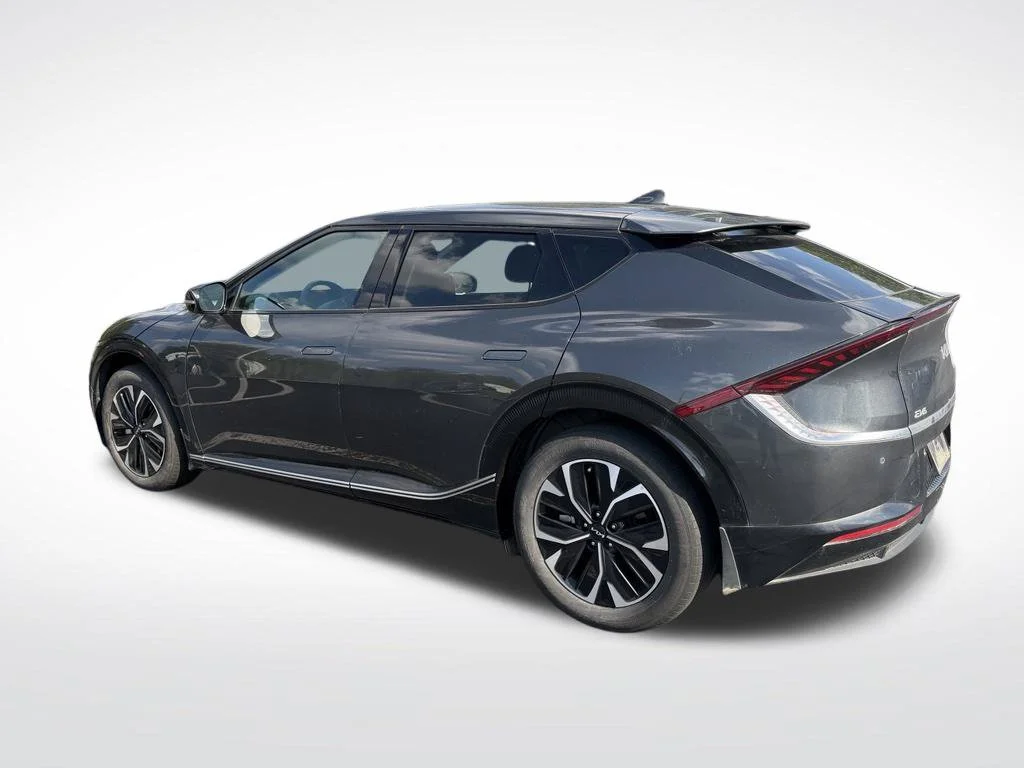 Used 2023 Gray Kia Wind image 12