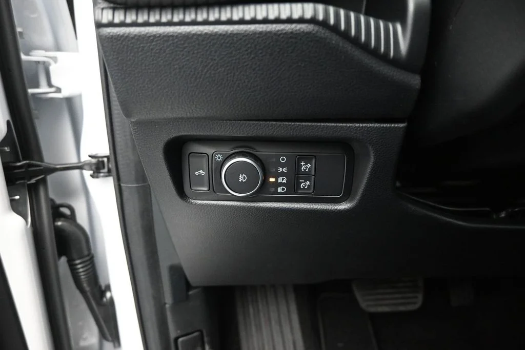 New 2026 Oxford White Ford XLT image 11