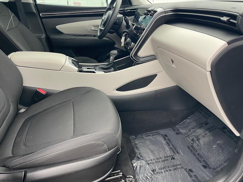Used 2024 Black Pearl Hyundai SE image 25