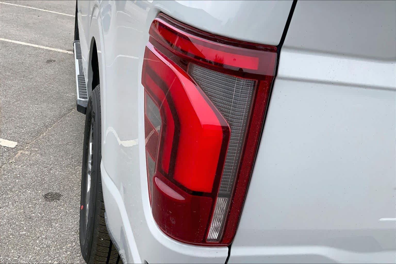 Used 2026 Avalanche Ford LARIAT image 14