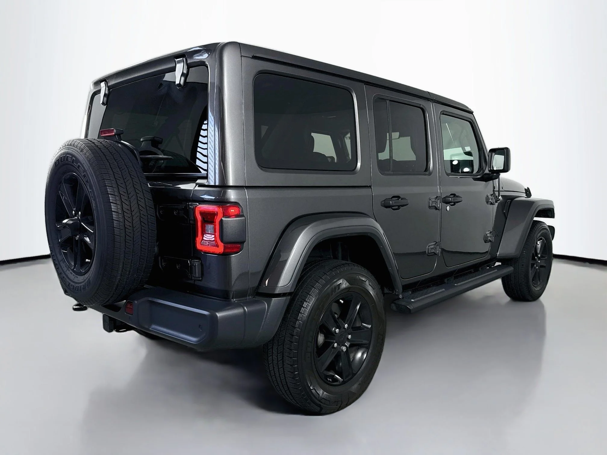 Used 2020 Granite Crystal Metallic Clearcoat Jeep Sahara Altitude image 7